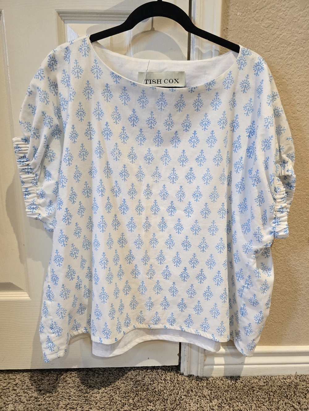 $395 Tish Cox Kloe Blue And White Abstract Design Blouse